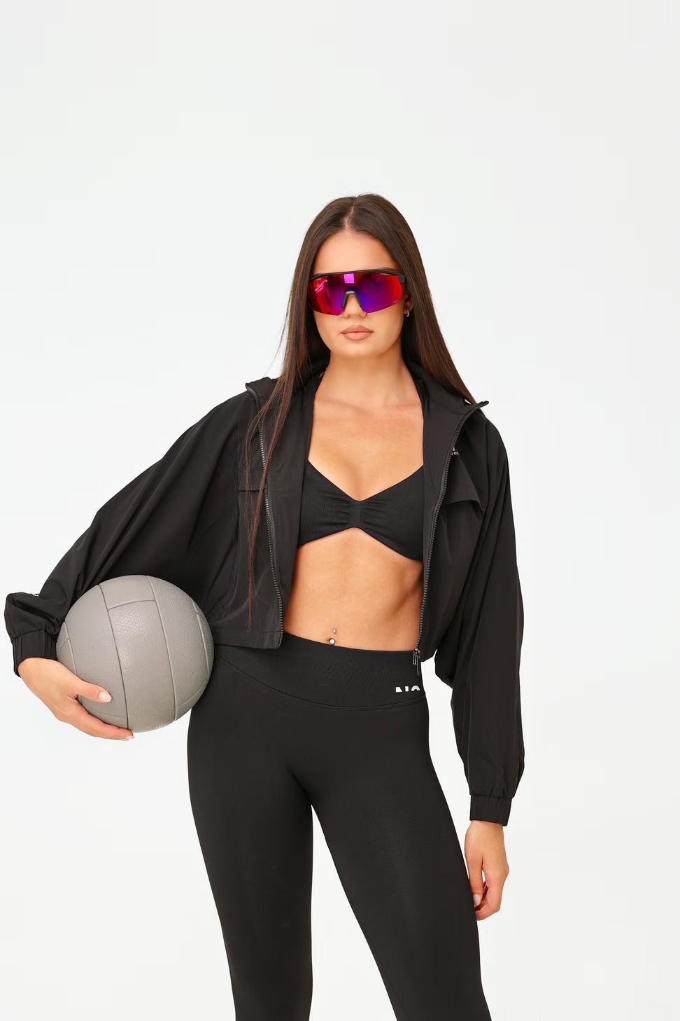 Neverover athlete in the Novo black set and the cropped jacket